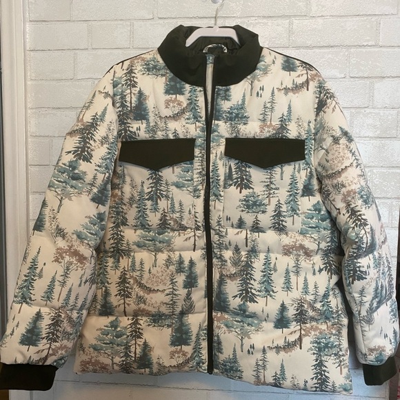 Sun and Stone Wilderness Forest Men's Green Forest Print Puffer Jacket - Picture 3 of 3
